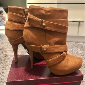 Brown booties 5”1/2